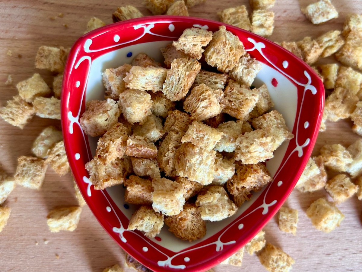 Cum să prepari crutoane crocante în 5&nbsp;minute