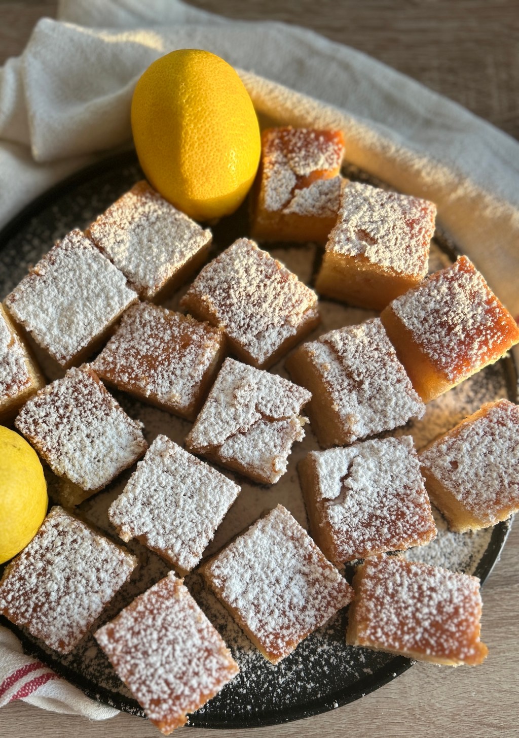 Prăjitură rapidă cu iaurt și&nbsp;lămâie