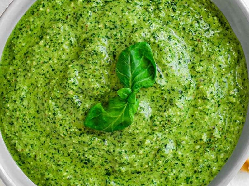 Cum să faci pesto de busuioc autentic&nbsp;acasă